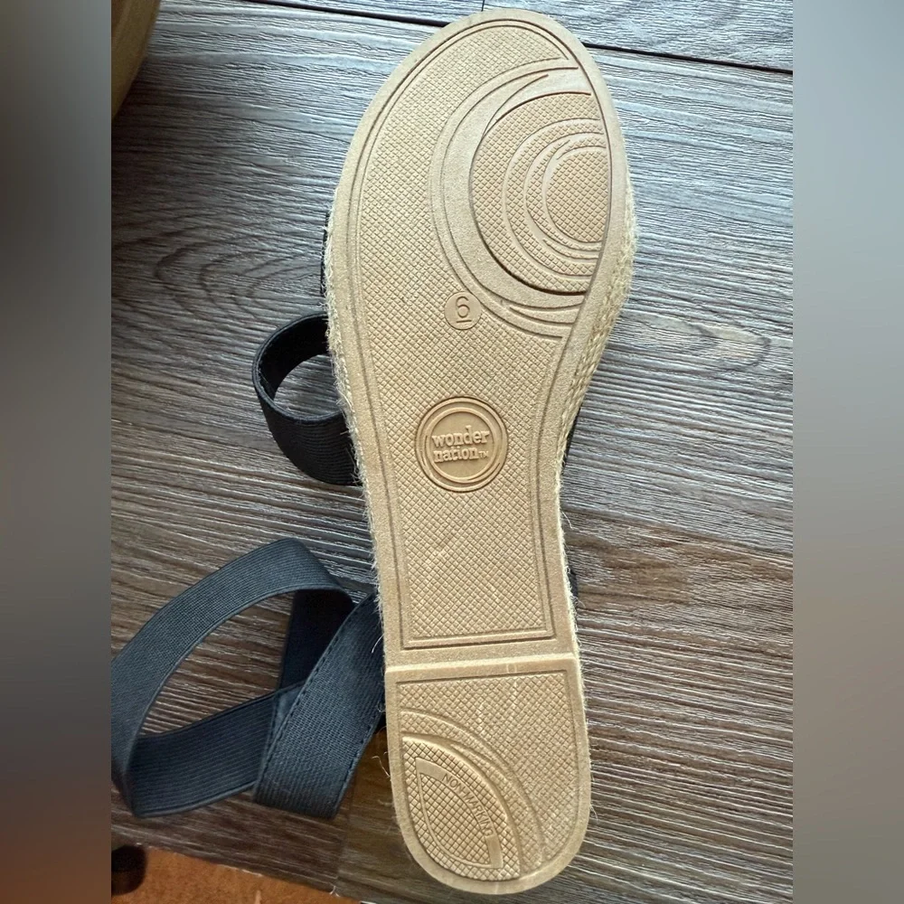 Women's Black‎ Sandals Wonder Nation size 6